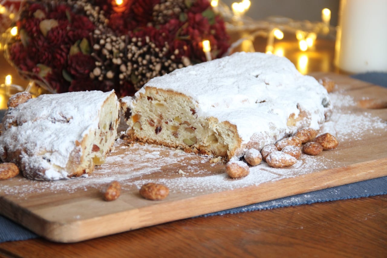 Штоллен страна. Дрезденский штоллен. Рождественский кекс Stollen. Дрезденский Рождественский кекс штоллен. Миндальный Дрезденский штоллен.